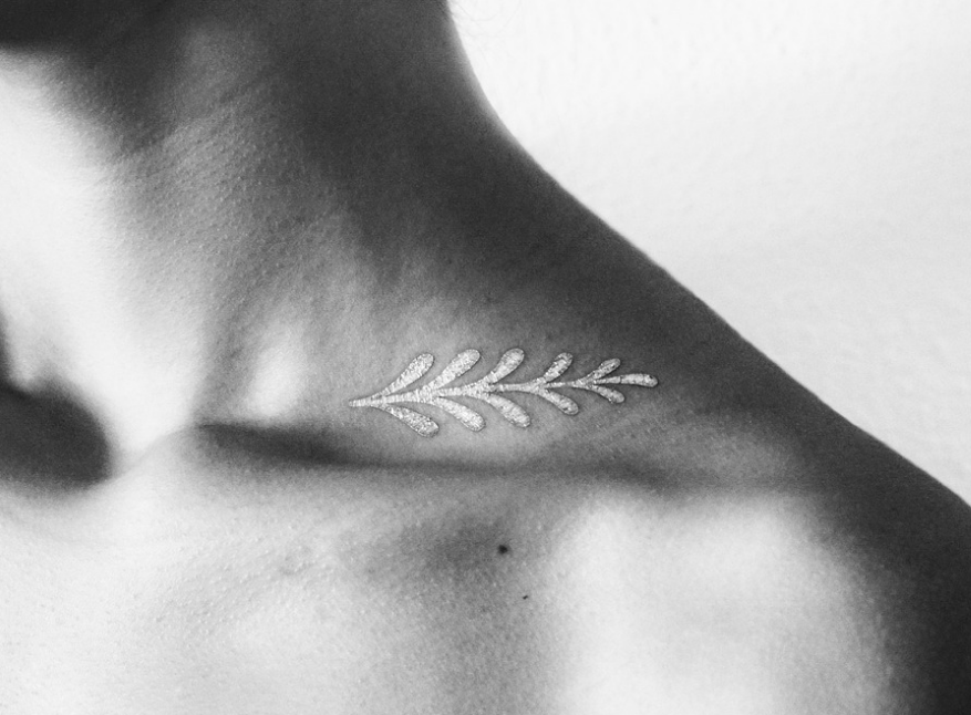 Tatuaje en el cuello